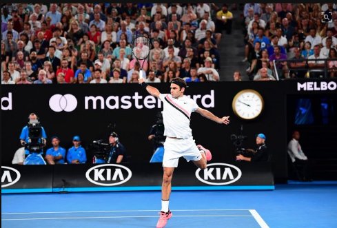 ¡LEYENDA VIVA DEL DEPORTE MUNDIAL! 

Roger Federer, a sus 36 años, CAMPEÓN del Australian Open después de ganarle a Marin Cilic 6-2, 6-7, 6-3, 3-6, 6-1.

Se convierte en el primer y único jugador en la historia del tenis masculino en llegar a ¡20! títulos de Grand Slam. ÍDOLO.