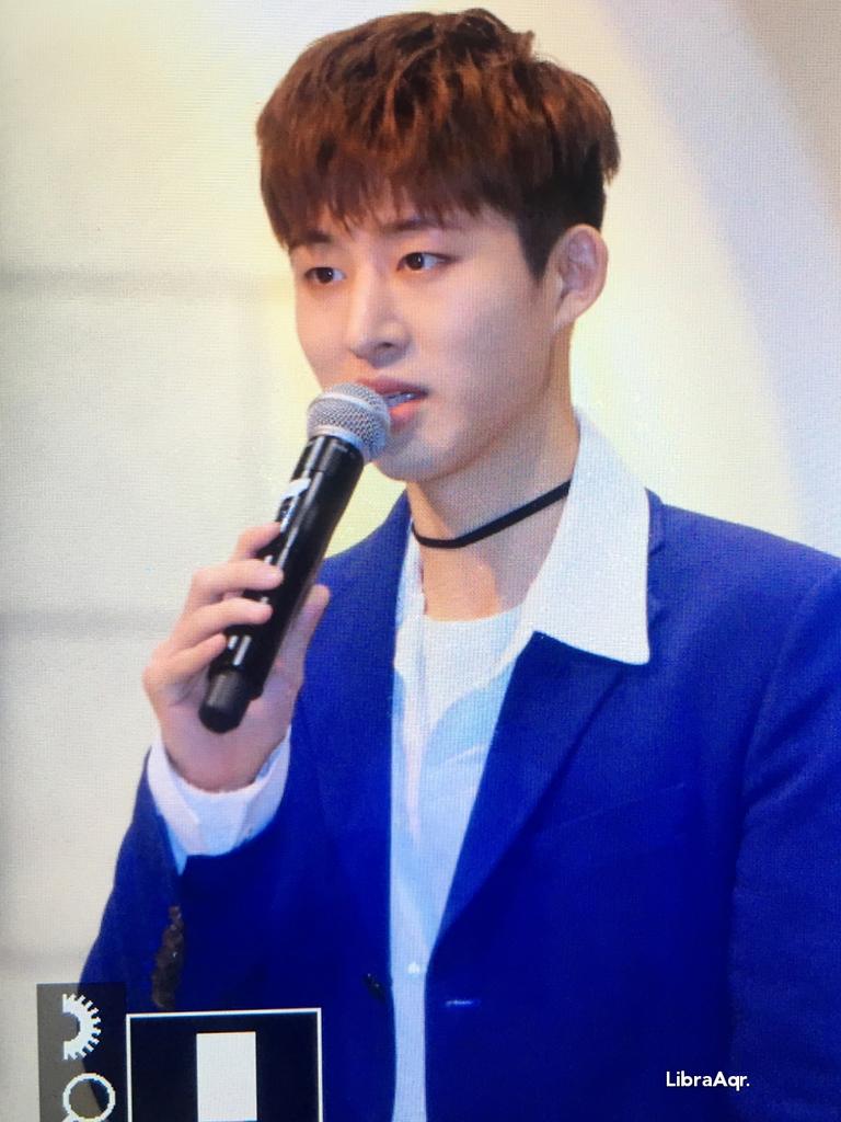 la10220207's tweet photo. #김한빈 ##비아이 #아이콘 
180128 🙊잠실팬싸 
진짜 오랜만이야 ㅠㅠ https://t.co/avT47fOJHB
