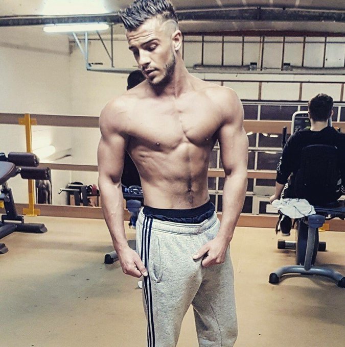 Bon week-end mes fans ! Je reviens bient&ocirc;t sur https://t.co/m4Vay3SPws 😘 @ChrisBiebersosi https://t.