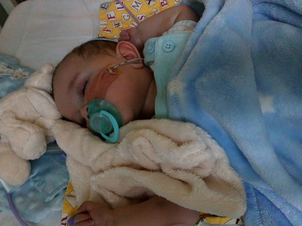 SstoryBenjamin's tweet photo. This is a baby boy my baby boy nearly 6 mnths old he has never been home he has lived in the freemans hospital Newcastle all his life we are awaiting for the amazing gift of a new heart he shouldn't be here they all said he is a merical his heart is so bad https://t.co/uwTf1qy8Au