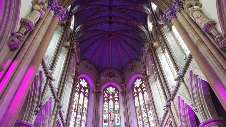 MCRhookup's tweet photo. #COMPETITION

#WIN x2 tickets to a candlelit pop-up cinema surrounded by stained glass @TheMonasteryMcr🕯📽

PLUS a bottle of fizz &amp; street food from @ShootTheBullUK &amp; @DimSumSU...the perfect treat for #ValentinesDay🌹🍾
RT and click the link to enter
🤞🏼https://t.co/YZceQPhtCP https://t.co/8WNIT4Ghxm