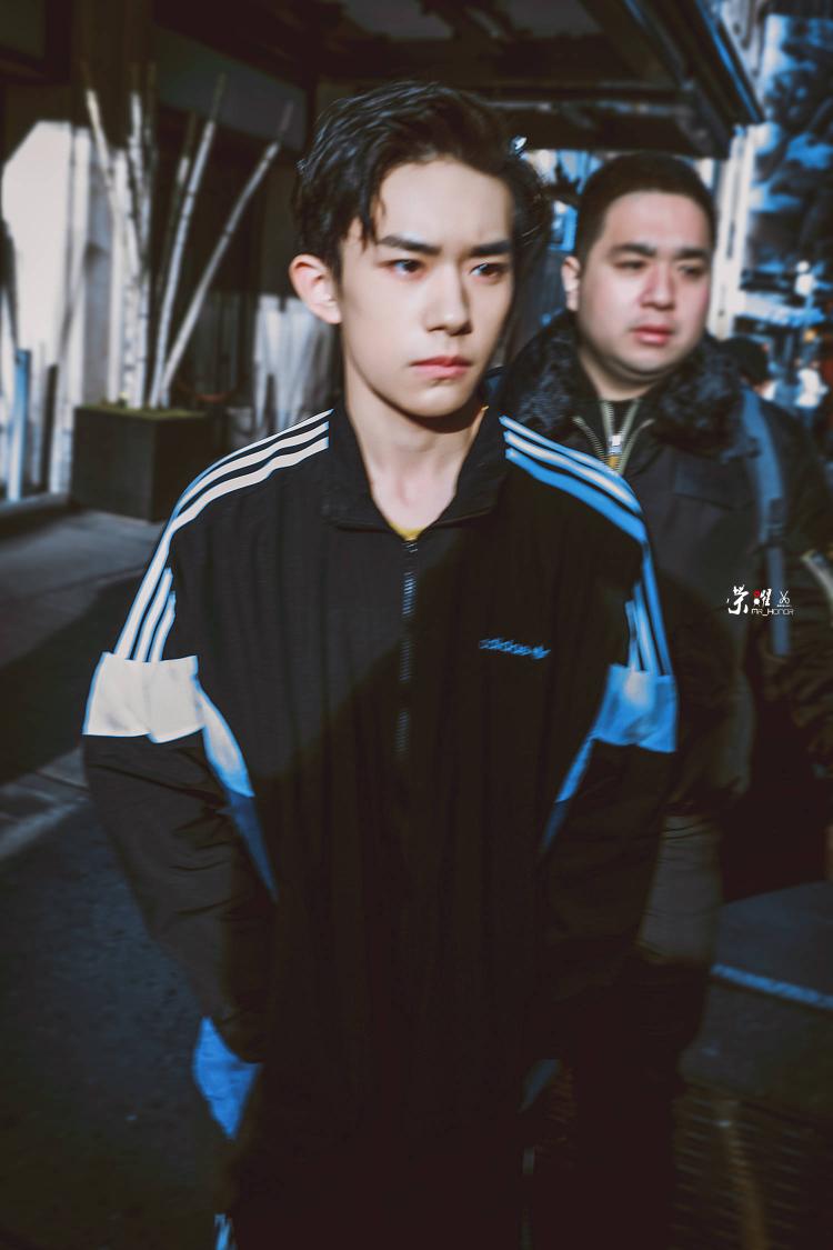 AQianAShan's tweet photo. No one can deny your attractiveness #JacksonYee Hope you are enjoying your #GRAMMYs trip in NYC 
#JacksonYeeGrammys2018 https://t.co/mnQXoTA0u9