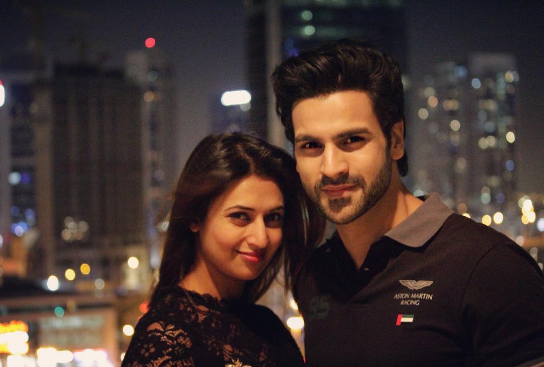 Showbiz_IT's tweet photo. .@Divyanka_T clicks a jaw-dropping picture of hubby @vivekdahiya08; see pic
https://t.co/WiginDtfUK https://t.co/hiNPNZSbnz