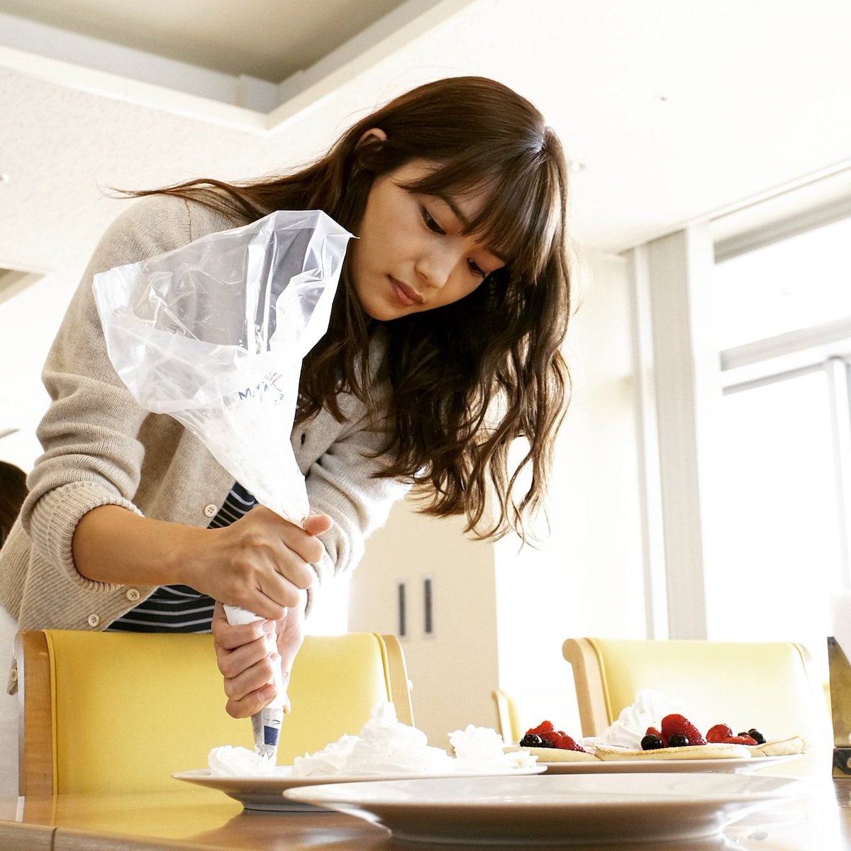 ドラマ しろときいろ Sur Twitter エッグスンシングスのパンケーキ といえば なんといっても生クリーム ですよね しろときいろ Shirotokiiro ハワイと私のパンケーキ物語 Amazonプライムドラマ 川口春奈 ハワイ パンケーキ エッグスン