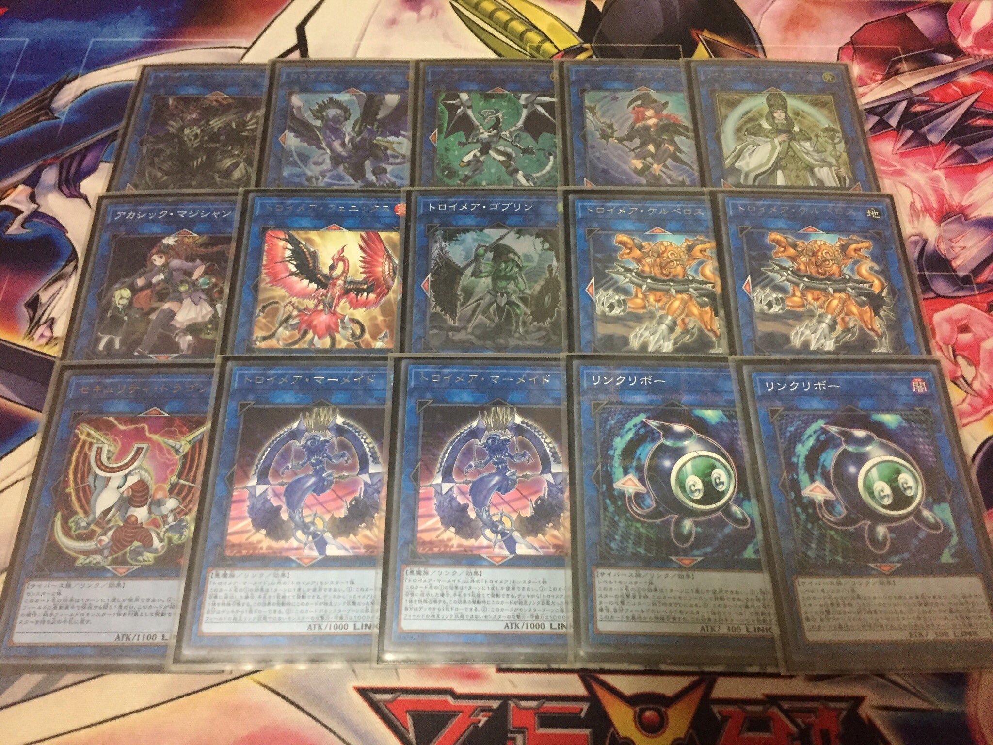 ふじお 暗黒トロイメア 暗黒界のドローブーストでトーチ ゴウフウを強引に引き入れます ファイアウォールグラファの動きにより半永久的にリンク召喚する事で制圧もワンキルもこなします