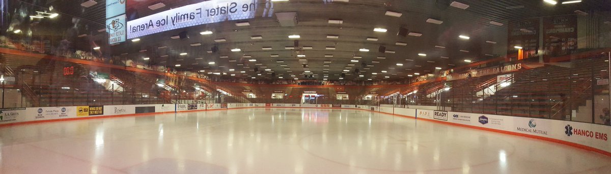 TerryBurton92's tweet image. Nothing like being the first game of the day @SlaterIceArena #FreshIce #HockeyvilleUSA #BGletsRally