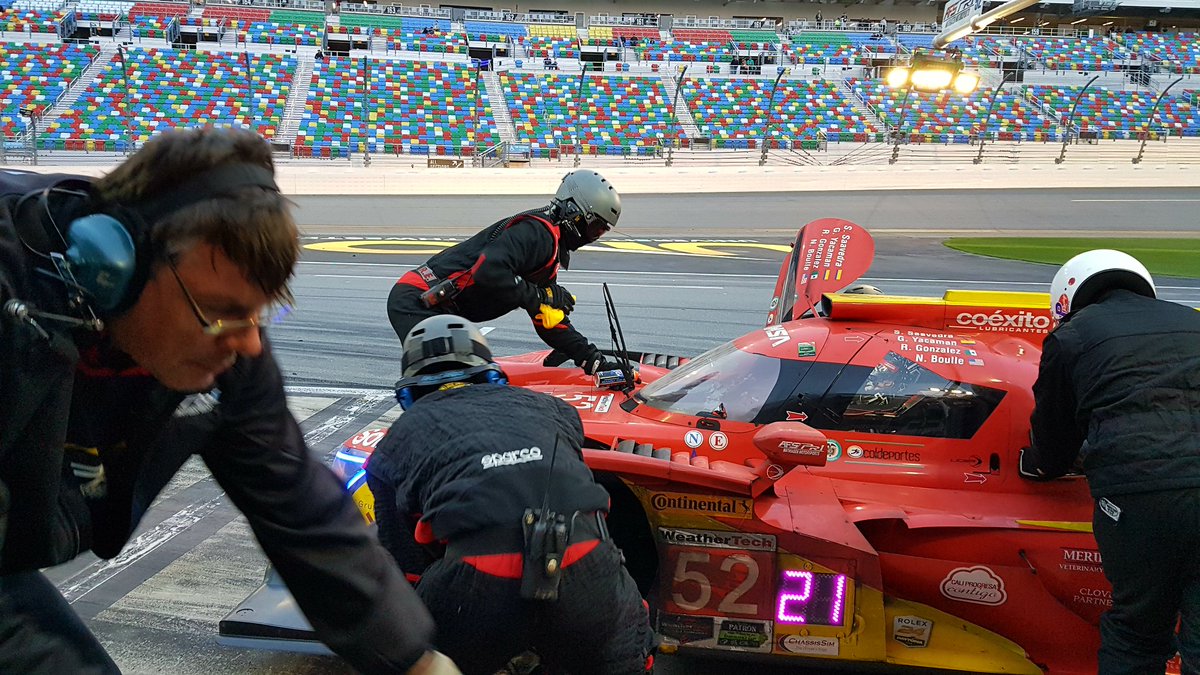 RobGonzalezV's tweet photo. #Daytona24 Race-7hrs 20min left Driver Change Roberto & Sebastian #PR1Motorsports52 🇺🇸🇲🇽🇨🇴 #DrivenSMTeam #VamosXMas #FormexWorld #Soliq https://t.co/xqkgVS05yY