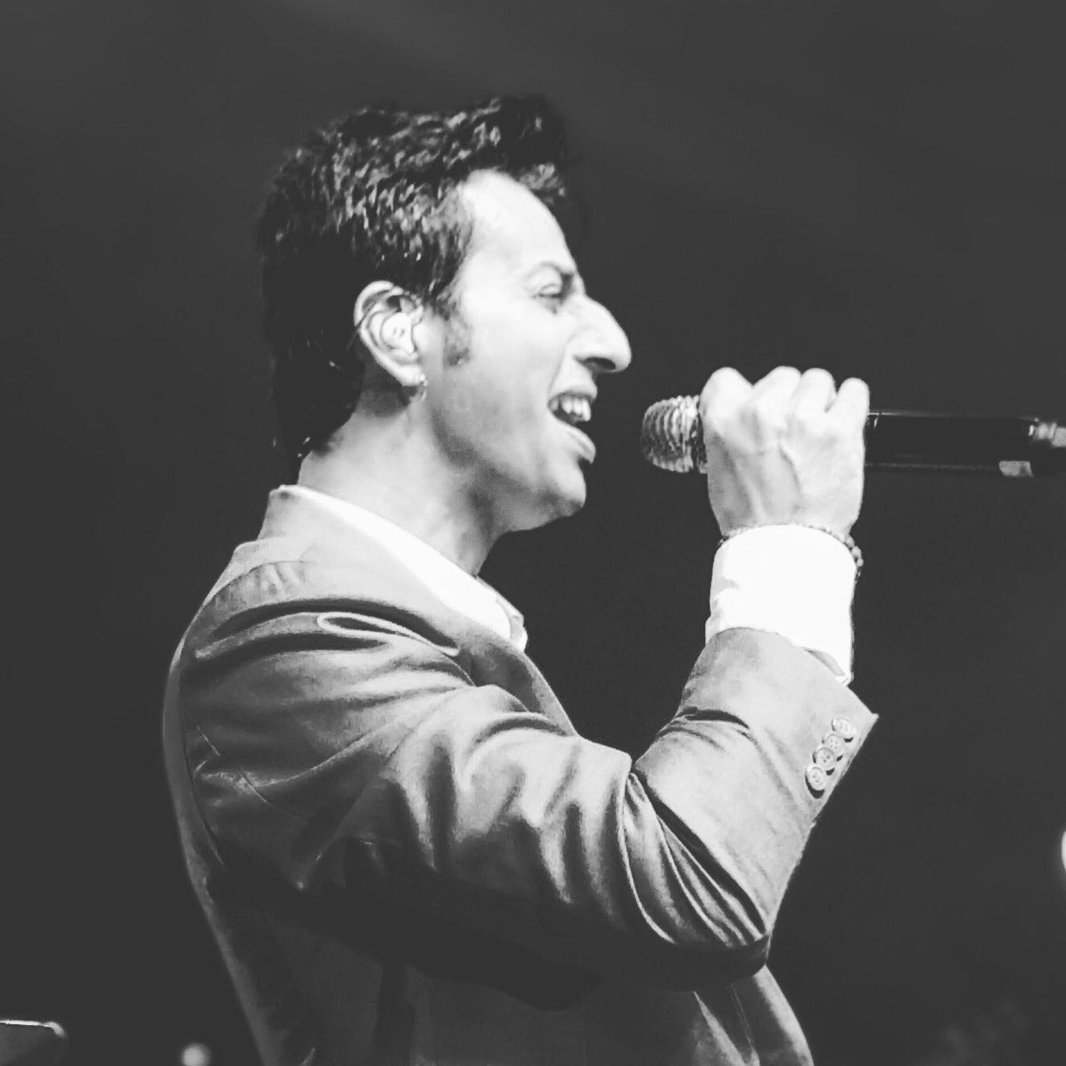 salim_merchant's tweet photo. Kolkata was super fun last night! Tonite we play at #Chaos2018 at @IIMAhmedabad . Concert starts at 8 pm. Be there! https://t.co/lL0L292eIO