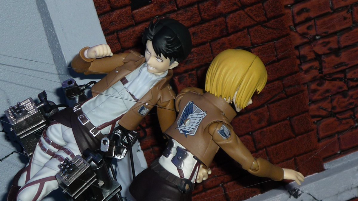 rapha_moon's tweet photo. ATTACT ON TITAN figma collection : "run everyone !!" *LEVI*
進撃の巨人 figma コレクション : みんなにげて !! 
#figmaphotocon10 https://t.co/rS8d5eBVP8