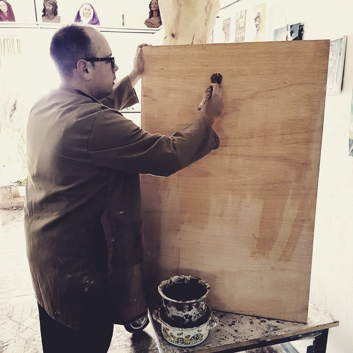 Buenas!!!

Hoy mostramos otro proyecto iniciado a través de esta reparación de soporte con cola de conejo para la propia realización de una pintura sobre tabla.

#procesoartistico #pintura #arte #cofradias