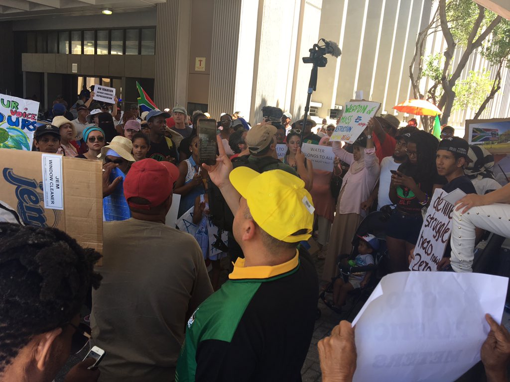 TeamNews24's tweet photo. Day Zero protest outside the Cape Town civic centre. Participants from all over the metropole. "Water for all or the City must fall!" (@TammyPetersen87) https://t.co/MEvalbtSEg