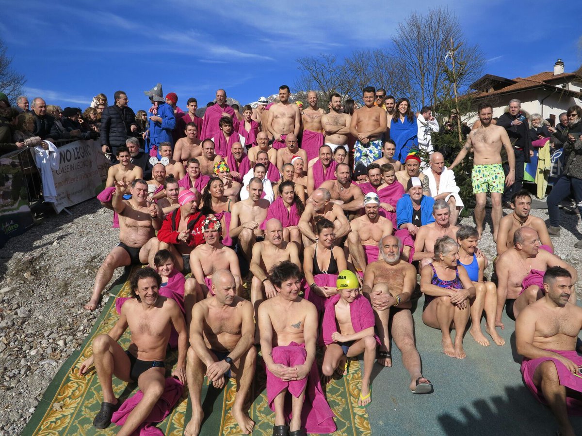 pivettiladige's tweet photo. #Trentino, tradizione rispettata in Val #Ledro, in 94 al "Tuffo della merla" sfidando l'acqua a 5 gradi per la decima edizione: https://t.co/LETPf1NTYG domani su @giornaleladige tutti i dettagli e i nomi degli "arditi" nel servizio di @PaolaMalcotti @radiodolomiti @vallediledro https://t.co/WZ2yXA9Qtt