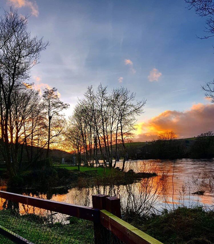 hellocork_'s tweet image. Seriously, how stunning is Ballincollig Regional Park? 🌅 thanks to @steph3163  for sharing! #hellocork_