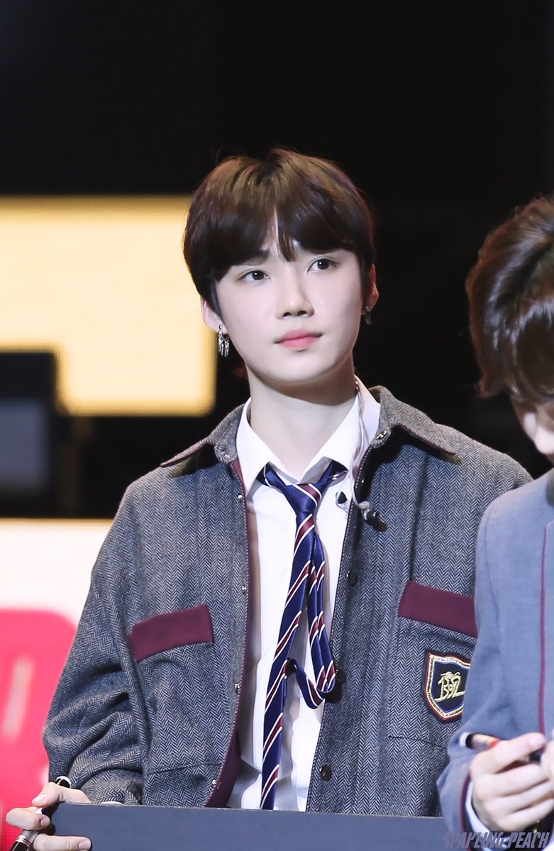 S_Peach_NEW's tweet photo. 넥타이가 너무 씹덕 포인트....\(//∇//)\💖

#더보이즈 #THEBOYZ #뉴 #NEW #최찬희 https://t.co/5ARMDoGnpI