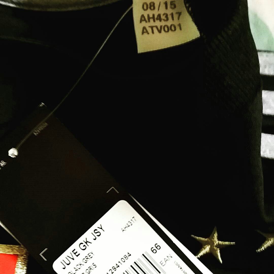 JuveBoy02's tweet photo. #BNWT Original Jersey Home GK Juventus 2015-2016
Black Grey 
Size 3XL 
Kondisi baru (barang koleksi), OK dan masih sangat mulus (Gak pernah dipakai). Minat? 08128269509 (WA)
#Jersey #Original #Juventus #ForSale #BNWT #JualJersey #JerseyOri #Juventini #Juve #WTS #BigSize #Jual https://t.co/lIwsygNzVN