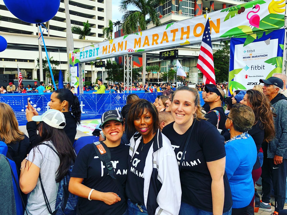 ForMiamiOrg's tweet photo. Good morning @RunMiami #MiamiMarathon Runners! We are for you! #ForMiami https://t.co/PIfHS7lWRw