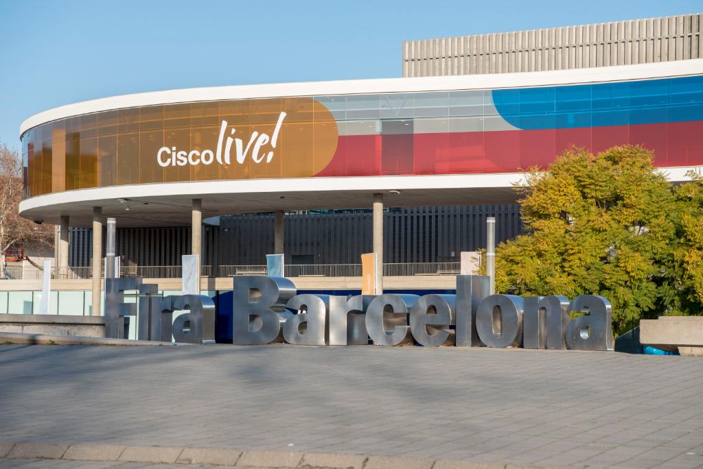 Traveling to the Fira today? You'll be looking for the entrance that looks a little like this! Bonus points if you snapped a photo of #CLEUR and the Fira when flying in to El Prat International Airport!
