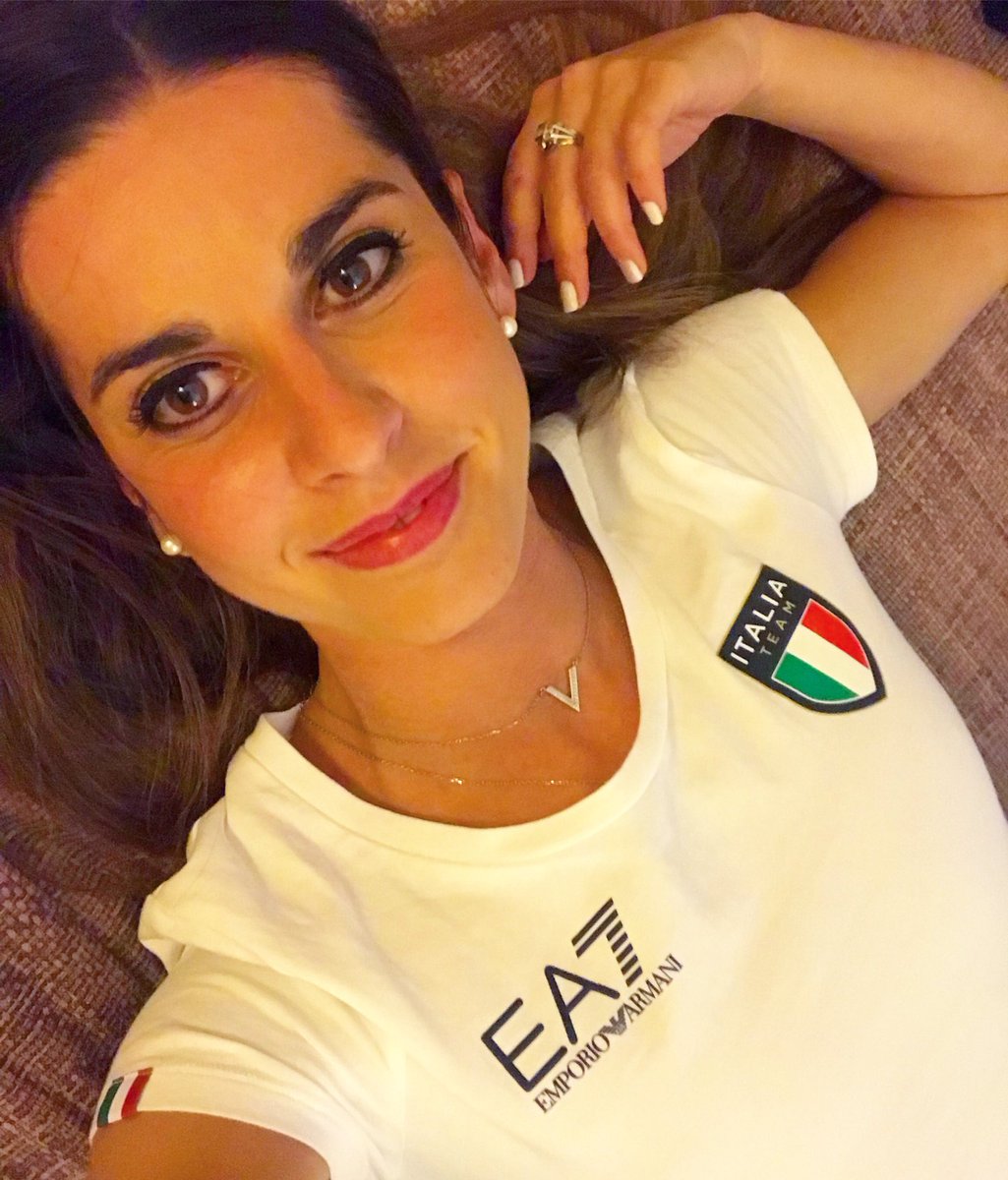valemarchei14's tweet photo. Ma ci pensate? Domani si parte per la KOREAAAAAA #RoadToPyeongChang #HomeoftheOlympics #italiateam https://t.co/0KBDJHVvon