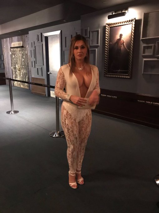 #AVNAwards https://t.co/e6PNfdvJqj<a href="/tag/avnawards"class="tags">#AVNAwards</a>