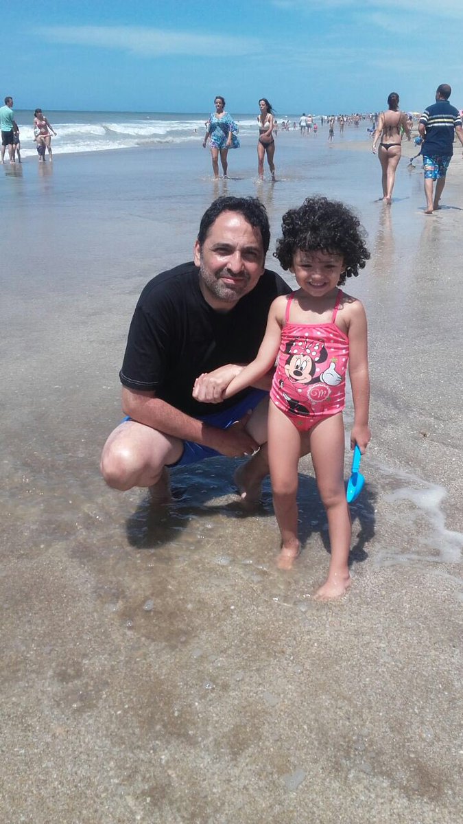 Gina disfrutando de la playa con su Papá !!   <a href="/vivodomingoa24/">Vivo El Domingo A24</a> #chauenero