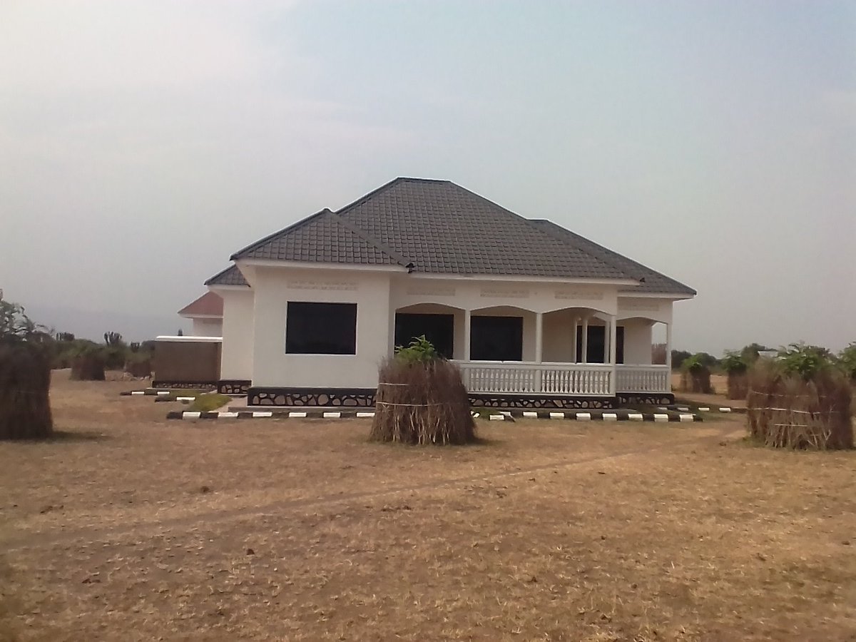 b___Alex's tweet image. 