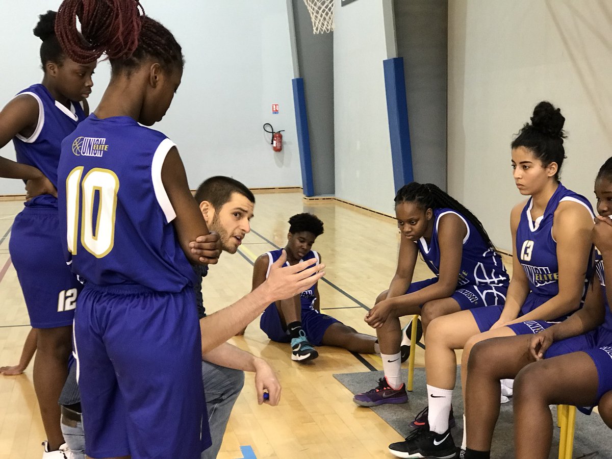 UnionEliteBBall's tweet photo. Match U17F Élite @UnionEliteBBall vs @Montrouge92 basket 🏀 Fier de nos jeunes! #FiertéUnionElite
#JeunesUnionElite #UEFormation
#Basket #GoUE #GAGNONSENSEMBLE
#StayWithThePlay #basketballneverstops https://t.co/xUUdJDToMl