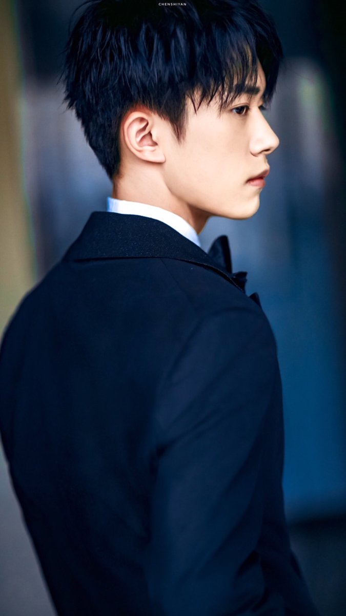 ccloves28's tweet photo. Jackson Yee attending the Grammys in abt ten hours, just thinking abt it makes me proud. HEHEHE. i'm gonna pop some hashtag 😌#JacksonYeeGrammys2018 https://t.co/UOXT7ABtuw