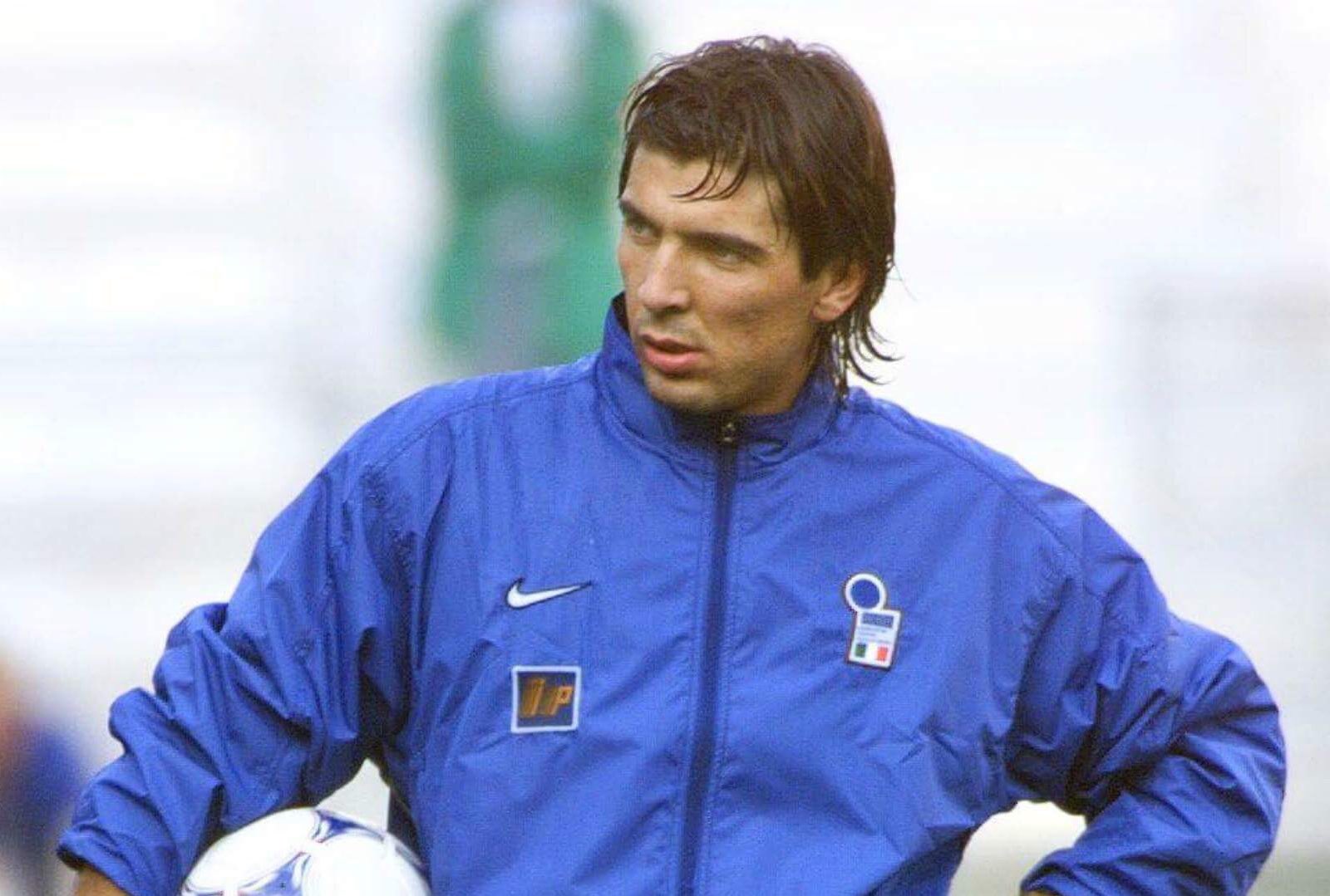 Best goalkeeper in history? Happy birthday, Gianluigi Buffon! 4  0      