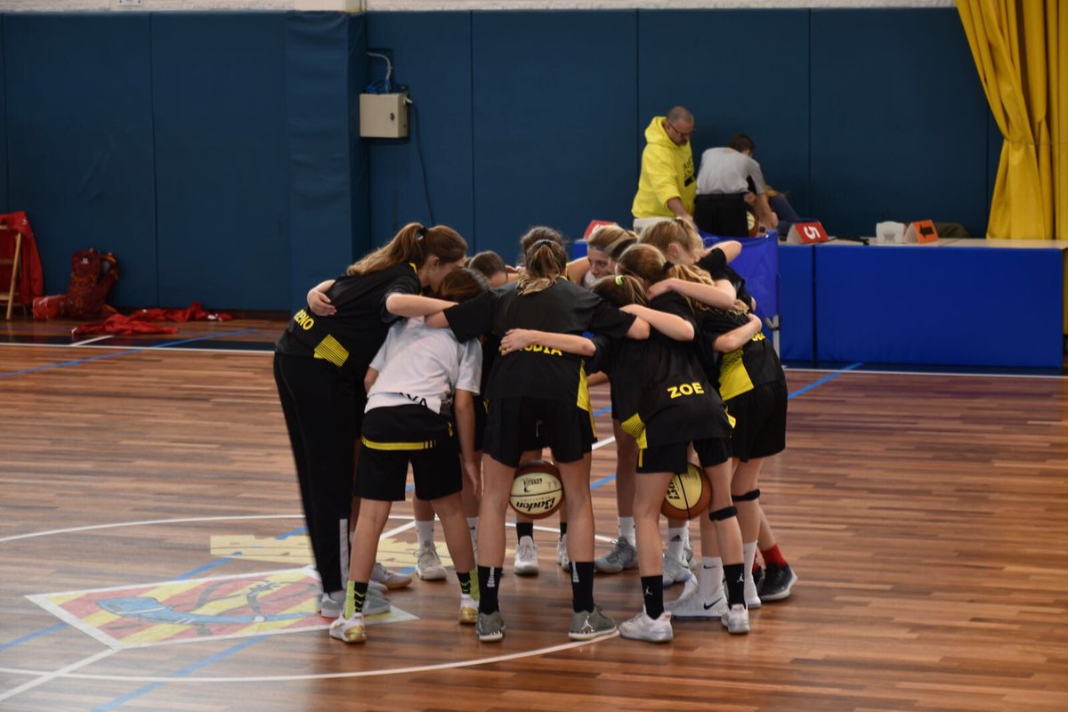 ASRBasketAlmeda's tweet photo. 🏀 #IF2ALM 74 - @cblleida 24

Bon joc i gran encert ofensiu de les #shooters en el 2n partit de la jornada!! Seguim creixent juntes!!

#goAlmeda #jornadaAlmeda #basketAutèntic https://t.co/hZJHreKuFi