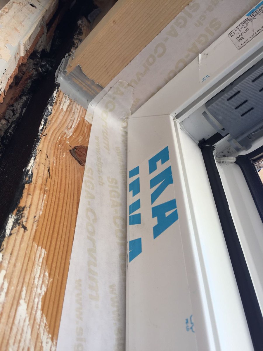 Green_Smarthome's tweet photo. Las carpinterías utilizadas en una #Passivhaus requieren altas prestaciones en sus características y en su montaje para minimizar pérdidas de energía. Uf=1,0 W/(m2K) Ug=0,6 W/(m2K) @VekaIberica #ecovenplus #loscortijosPassivhaus https://t.co/mW3CUK5d90