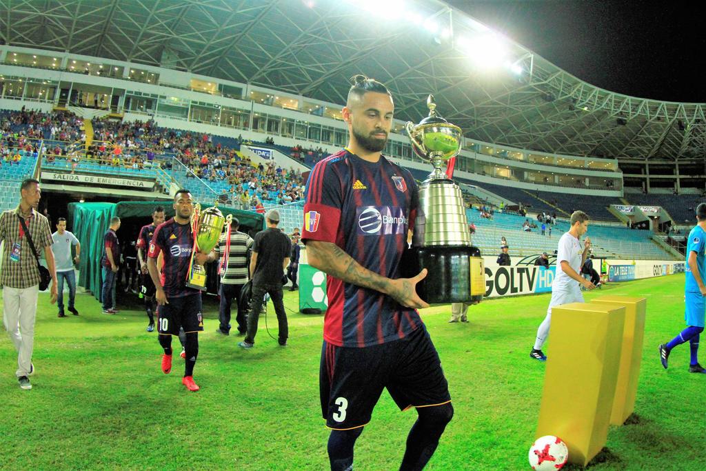 Monagas_SC's tweet photo. 📷 ¡Con ilusiones renovadas y nuevos retos trazados! Así saltó el Campeón de Venezuela en su primer reto del 2018 🏆⭐🇻🇪 

#VamosMonagas 🔵🔴 https://t.co/vpKXaUIj0h