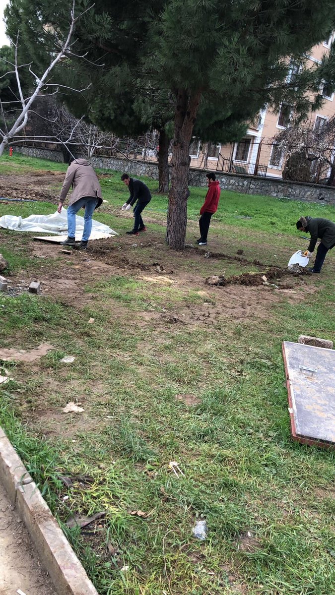 <a href="/peyamicelikcan/">peyamicelikcan</a> <a href="/EfekanBenlier/">Efekan Benlier</a> Okul konseyi ve konsey başkanının seçildikten sonra ilk icraati “izniniz dahilinde olduğunu söyleyerek” çayhanenin kümesini yıkmak oldu. Gerçekten büyük icraat. 👏🏼
<a href="/SehirKonsey/">Şehir ÖğrenciKonseyi</a> <a href="/peyamicelikcan/">peyamicelikcan</a> <a href="/EfekanBenlier/">Efekan Benlier</a>