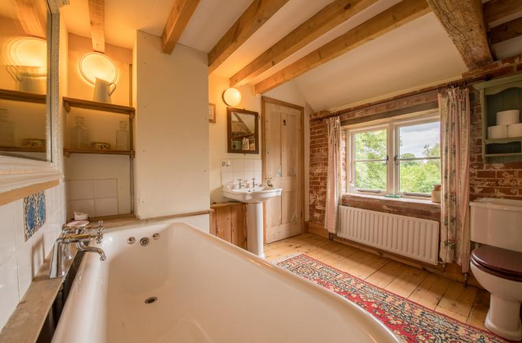 originalcotts's tweet photo. Heads will turn at this week’s #CottageEnvy in #Reepham, Norfolk. A 200-year-old converted millhouse, Eades Mill is a truly traditional escape, lying within a peaceful, natural setting. ttp://bit.ly/2DHINVK https://t.co/H1e3CIfDSN