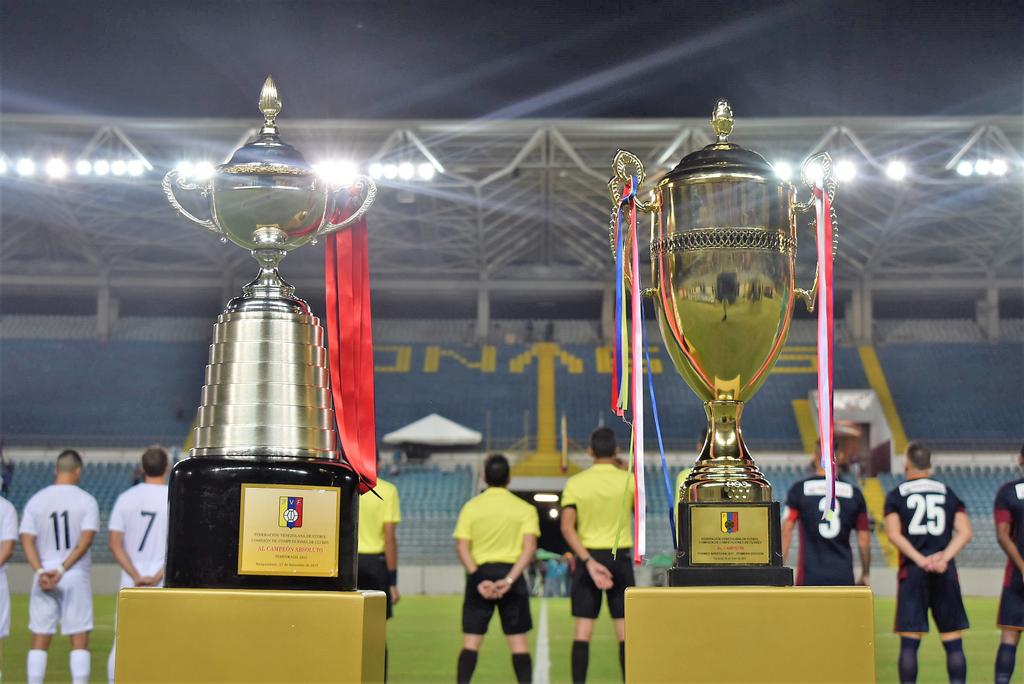 Monagas_SC's tweet photo. 📷 ¡Con ilusiones renovadas y nuevos retos trazados! Así saltó el Campeón de Venezuela en su primer reto del 2018 🏆⭐🇻🇪 

#VamosMonagas 🔵🔴 https://t.co/vpKXaUIj0h