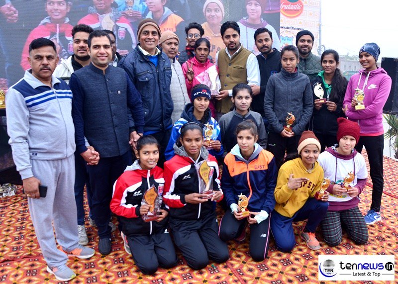TenNewsDotIn's tweet photo. Nav Srijan organized mini marathon “Run Burari Run” to create awareness against burning waste! https://t.co/fkZttGE0Bs https://t.co/zzH3hBeCAC