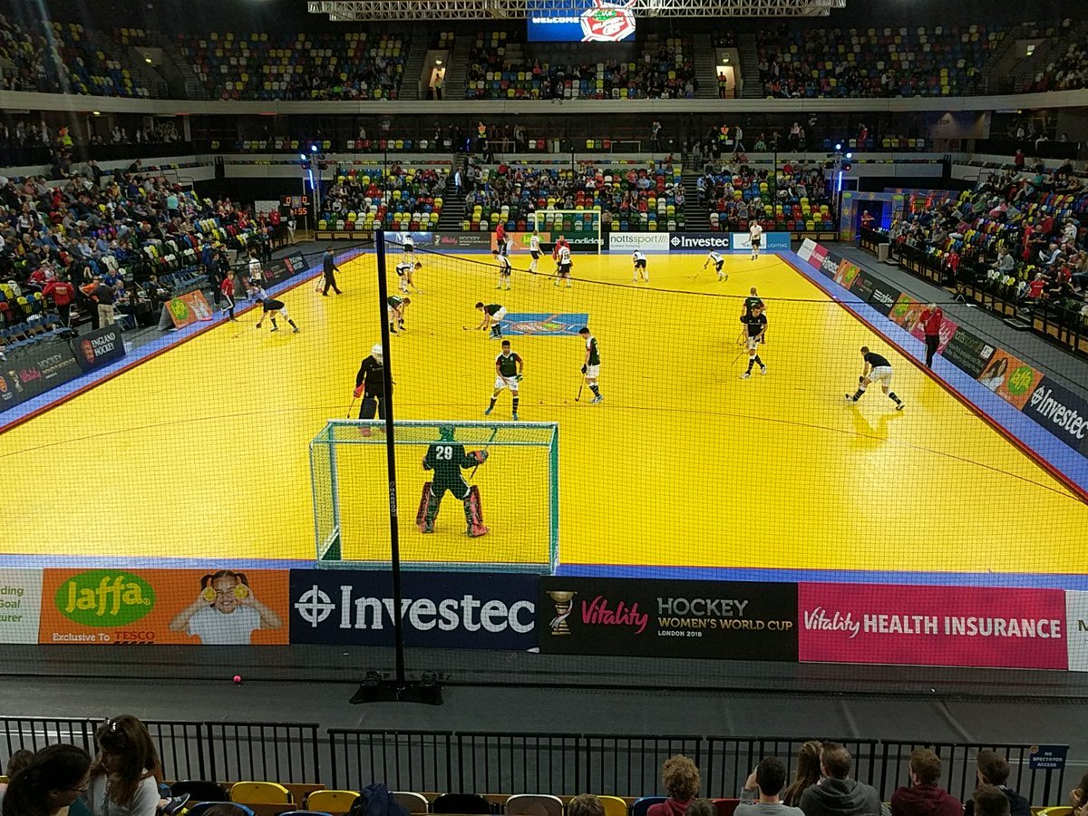 develasis's tweet photo. 10 minutes until @SurbitonHC do battle with @eghockeyclub in the @EnglandHockey #Super6s. @TBBHockey await in the final! https://t.co/kMPMWTIeig