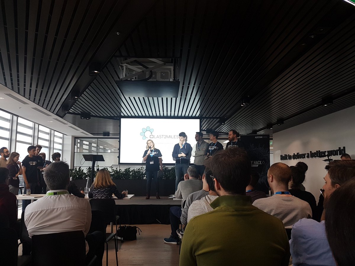 anushashah1's tweet photo. Flood things pitch - see it snap it solve it #CityHack18 https://t.co/LLTGaNlJ39
