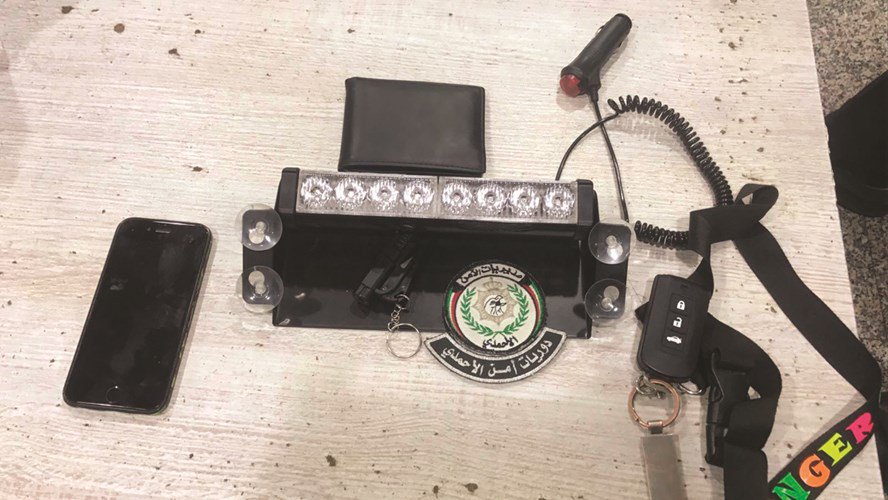 اسألكم بالله ، هل يستطيع الاردني في بلده ان ينتحل صفة الدرك الاردني ؟ او السوري في بلده صفة ضابط ؟ لماذا في الكويت يستسهلون الامر ؟ لأنهم يأمنون العقوبه ، اقصى عقاب ابعاد لبلده ، بعد يا نوره لا تصيري مغروره ، اليوم اردني ينتحل صفة مباحث 😠