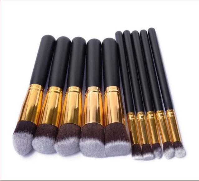 PolkJocelyn's tweet photo. #HMRTJ The brush set is free the shipping is 9.43 😍@druzyjay https://t.co/LIFb5xngDx