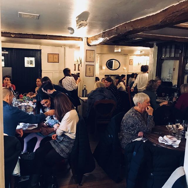 Busy #diningroom #sundayroast #11degrees #feelingwarm @goodpubguide @londonpubexplorer @bestsundaydinner