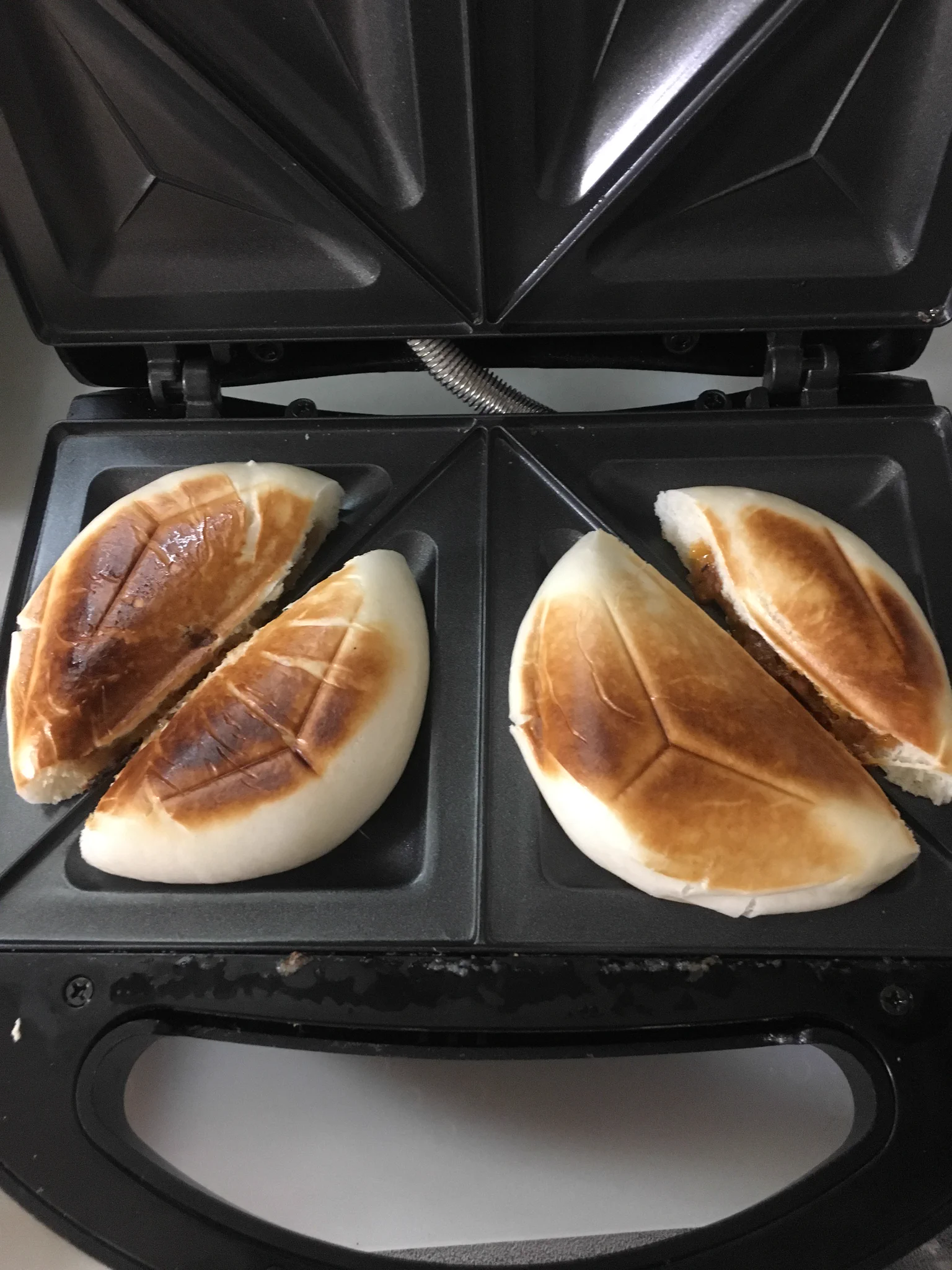 即やりたい！肉まんをホットサンドメーカーで挟むとほんと美味しそうw