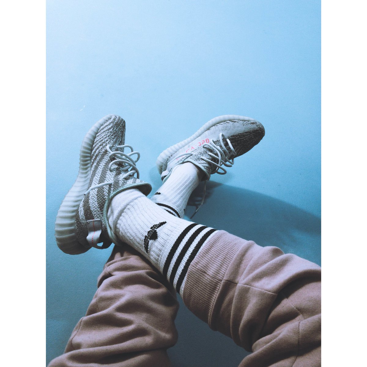 CharlieTasker's tweet image. New shoes👌🏻 #Yeezy #adidas #adidasoriginals #YEEZYBOOST350V2 #bluetint