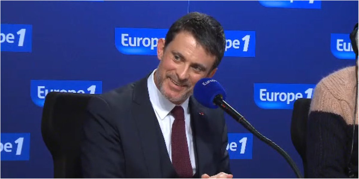 VIDÉO - Pour ne pas être reconnu dans la rue, Manuel Valls met une casquette, des lunettes de soleil et dit qu'il est Benoît Hamon
bit.ly/2nfL8Qp #Rediff