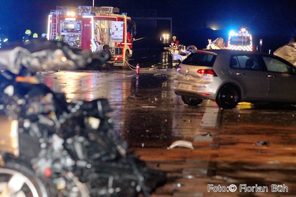 #Lasbek Drei Menschen starben: Schwerer #Verkehrsunfall auf der #Autobahn bit.ly/2Gq4kmG Bei einem schweren Verkehrsunfall auf der Autobahn 1 in Höhe Lasbek wurden drei Menschen tödlich verletzt. #Polizei