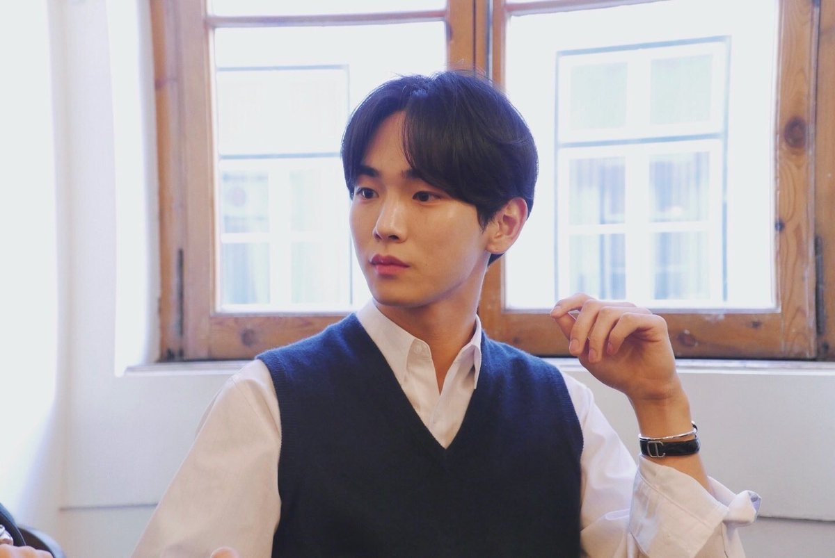 Z0EYYY's tweet photo. Ah Kibum went to a random chat room that is about him, he said he was curious if there was a chat room like this and went in to update everyone that he’s doing fine~ 

And he left after a few messages! https://t.co/dWFNrG1QsZ