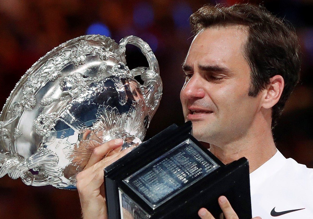 DiarioOle's tweet photo. #AbiertoDeAustralia 🎾 La emoción de Roger Federer tras ganar su Grand Slam número 20 ➡ https://t.co/vsysiU5pfS https://t.co/Pff6Tx1L4q
