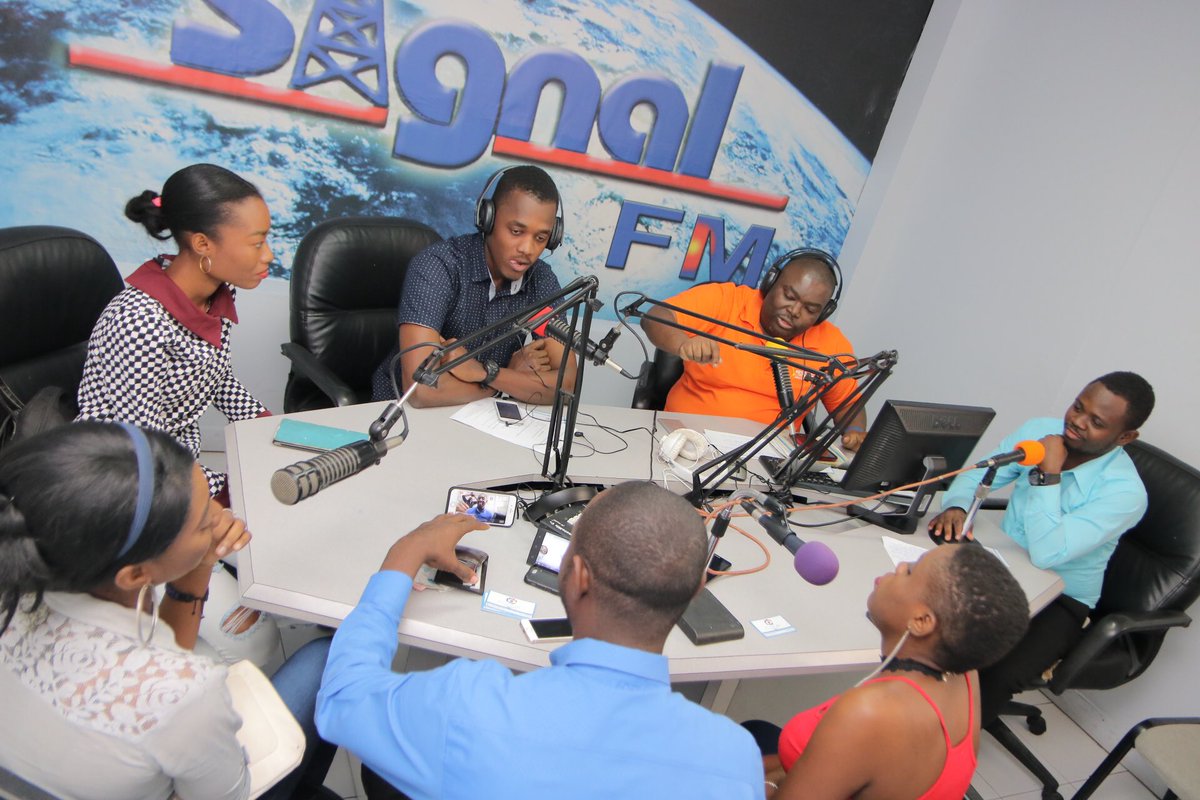 masreyvideopho's tweet photo. Nous étions à #SignalFM pouur parler de
Mask n' Valentines Photoshoot 
Dimanche 18 Février 2018
Parc Historique de la canne à Sucre
#MasknValentines #MasknValentines2K18 #HaitiMVP https://t.co/pARaE40vuT