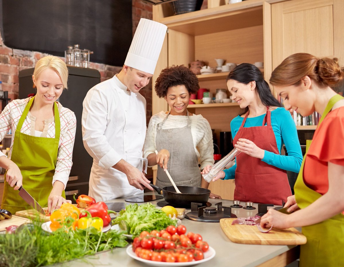 All the single ladies: Gather your squad for a V-Day girl's night with one of our skilled chefs. Hands-on cooking class? Lavish dinner party? Our pros can make it happen in your own kitchen. Netflix can wait. Browse menus and classes: eatcookery.com/collections/all