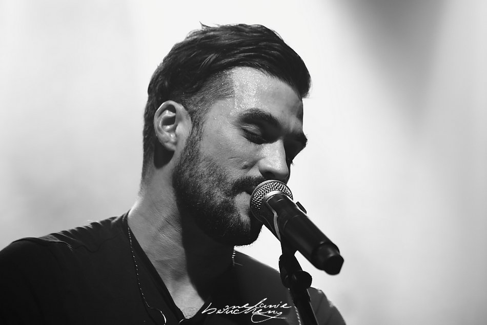 melsailles's tweet image. By mlanie.book.fr | Concert de @florentmotheoff à Andresy ♪♫ | #FlorentMothe #DanserSousLaPluie