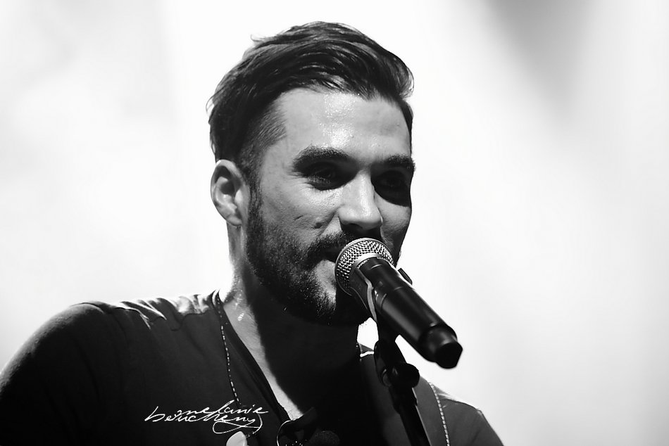 melsailles's tweet image. By mlanie.book.fr | Concert de @florentmotheoff à Andresy ♪♫ | #FlorentMothe #DanserSousLaPluie